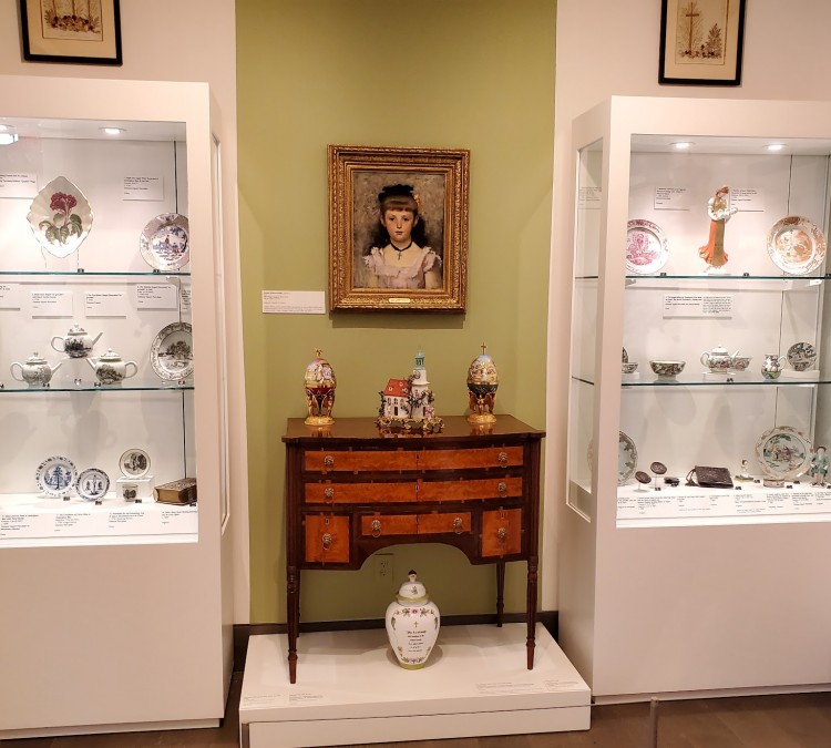 porcelain-and-decorative-arts-museum-photo